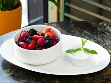 berry bowl from urth caffe, riyadh