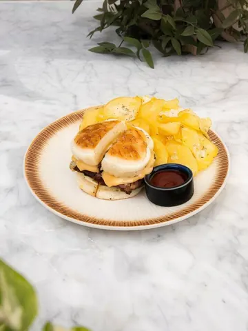 lazy egg pastrami from lazy cat, riyadh
