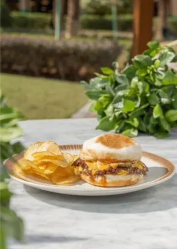 the lazy burger from lazy cat, riyadh