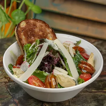 urth farmers salad from urth caffe, riyadh